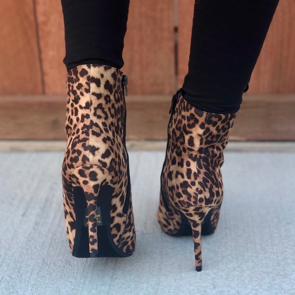 Leopard Print Lace Up Pointy Booties - Picture 3 of 8